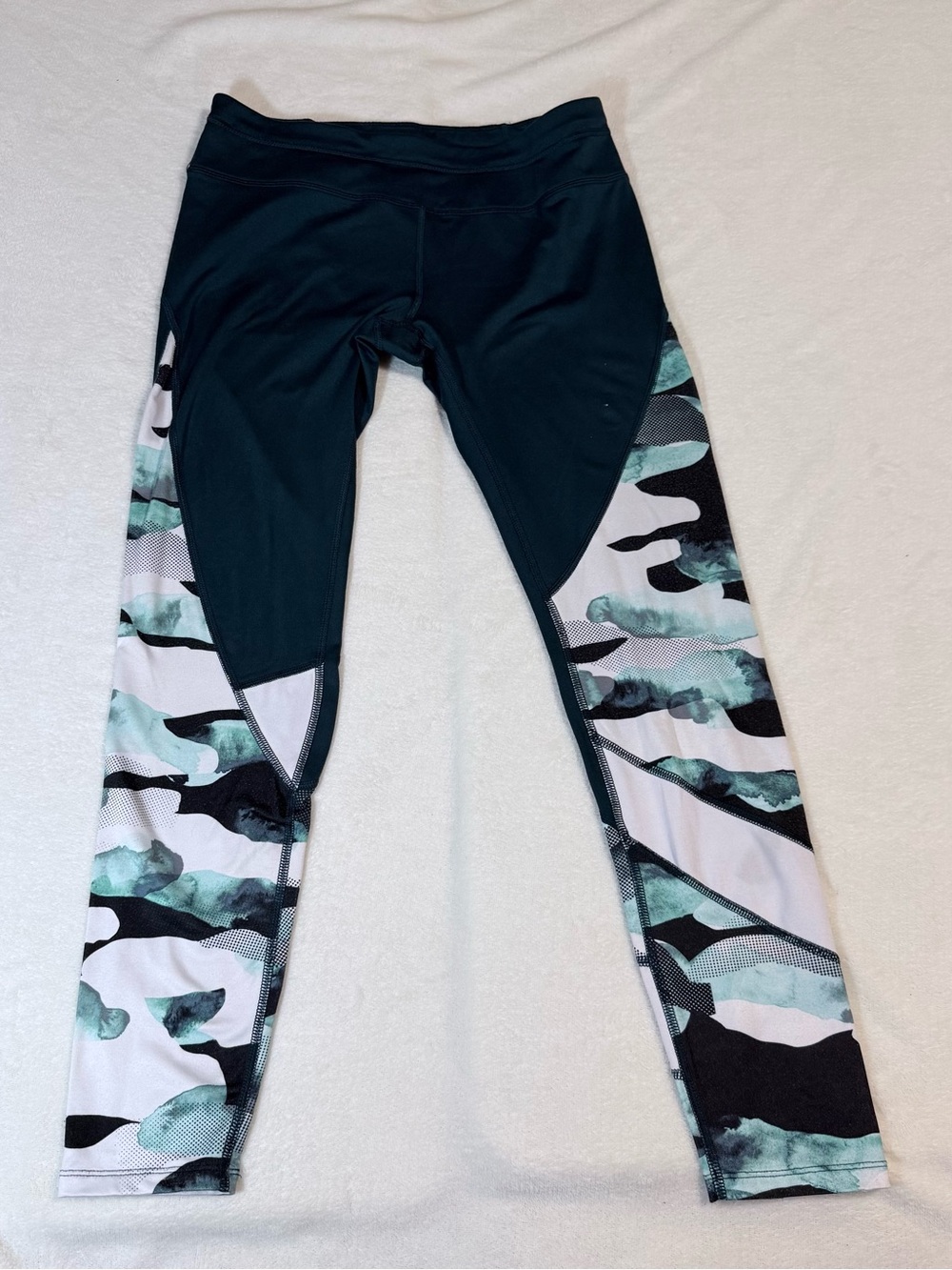 Apana Teal and White Camo Active Leggings - Size M